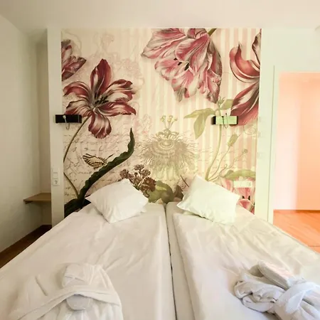 110 Lux Furnished Flat *